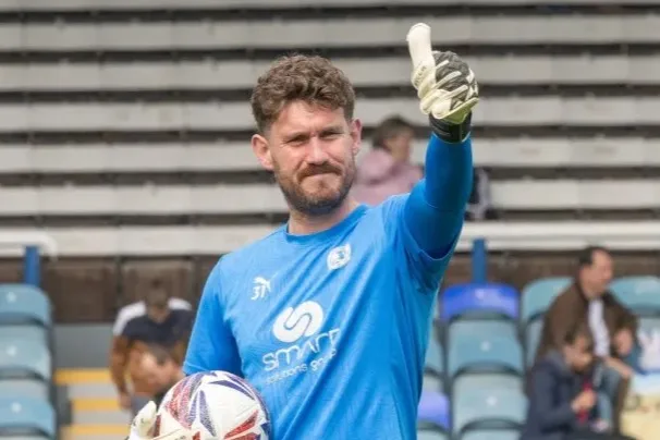 L’ancienne star de la Premier League, 32 ans, déchire le contrat de Peterborough pour des «raisons personnelles»