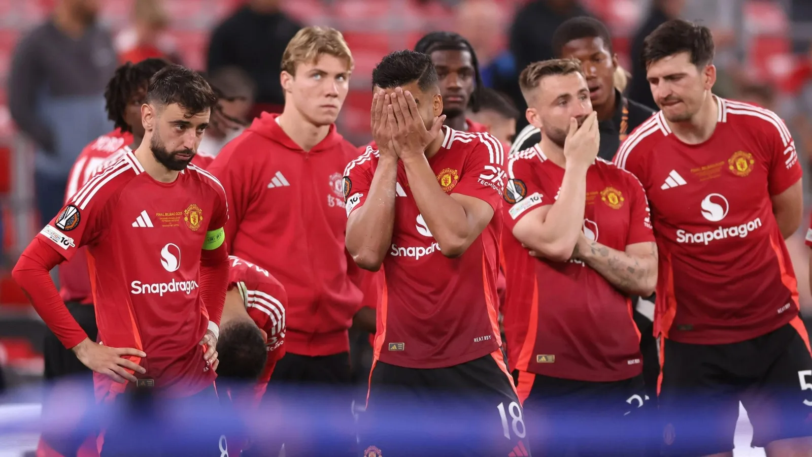 Man Utd «  a mis chaque joueur en vente  » dans la refonte de transfert de choc alors que l’échec de la Ligue Europa quitte le club en ruine financière