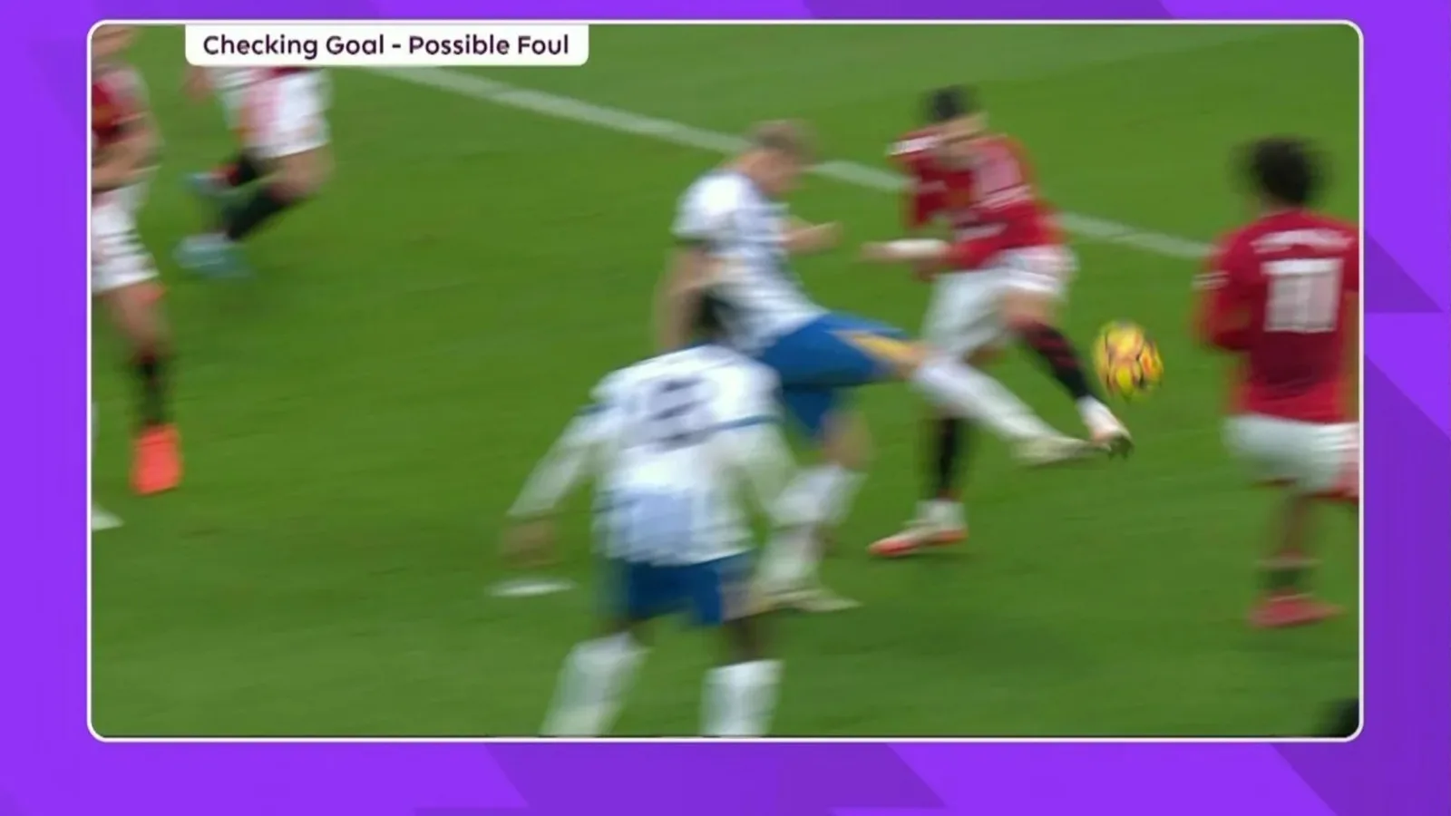 Man Utd a de la chance de s’échapper alors que le but de Joao Pedro est controversé et annulé par VAR pour faute sur Diogo Dalot