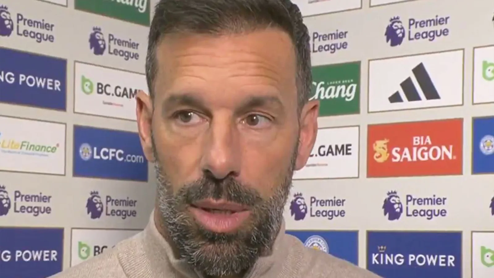 Ruud van Nistelrooy laisse un énorme indice sur le futur de Leicester après que les renards soient relégués au championnat