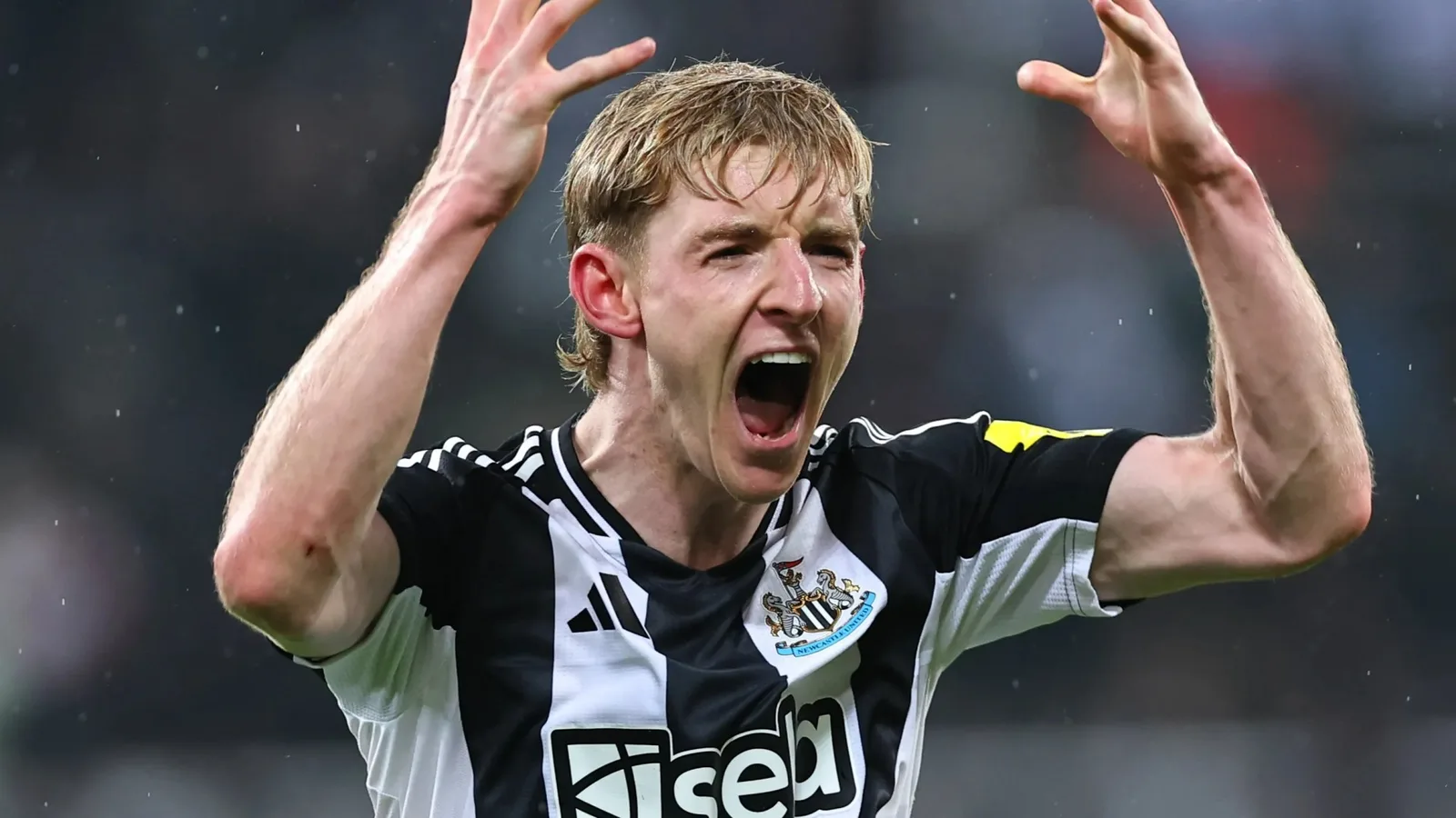 La star de Newcastle Anthony Gordon ratissant des millions de personnes sur le terrain alors que sa société publie des comptes pour la première fois
