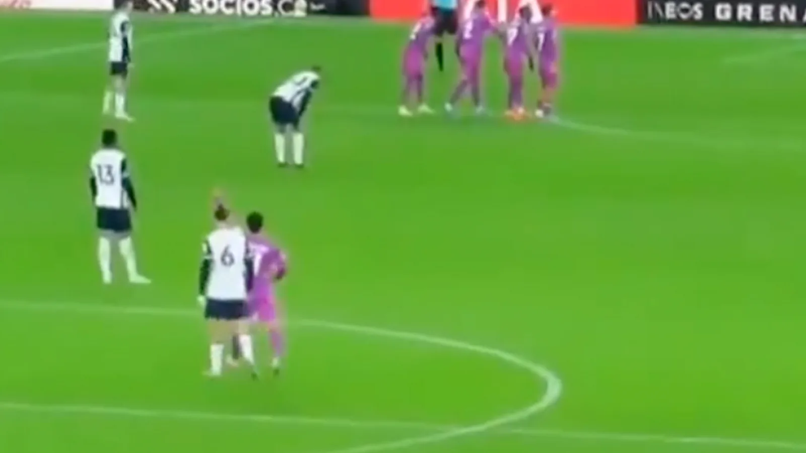 Les fans aux yeux d’aigle repèrent le moment où le coéquipier international de Son « l’a sali » en aidant le gardien à sauver le penalty contre Tottenham