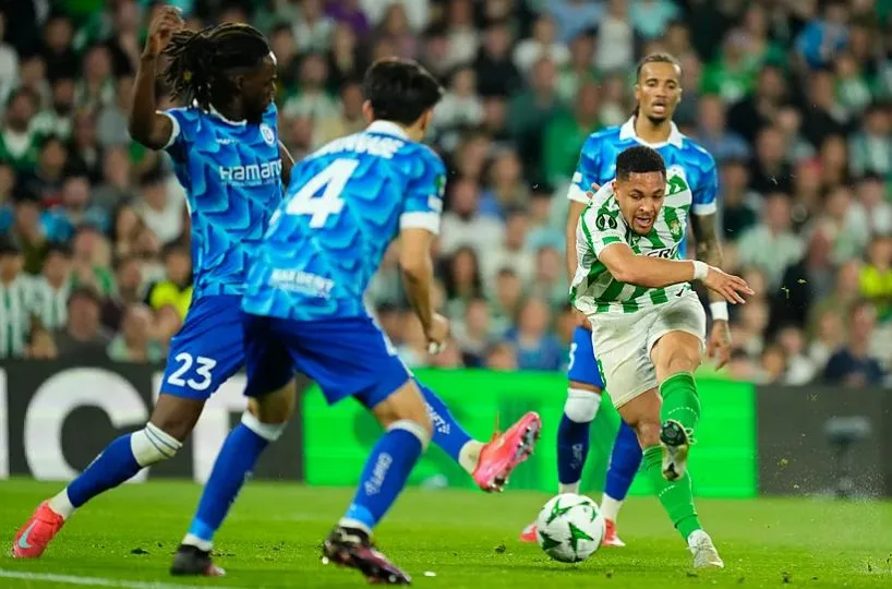 Regarder: Vitor Roque Woes continue avec le carton rouge dans le match de la Ligue de la conférence de l’UEFA