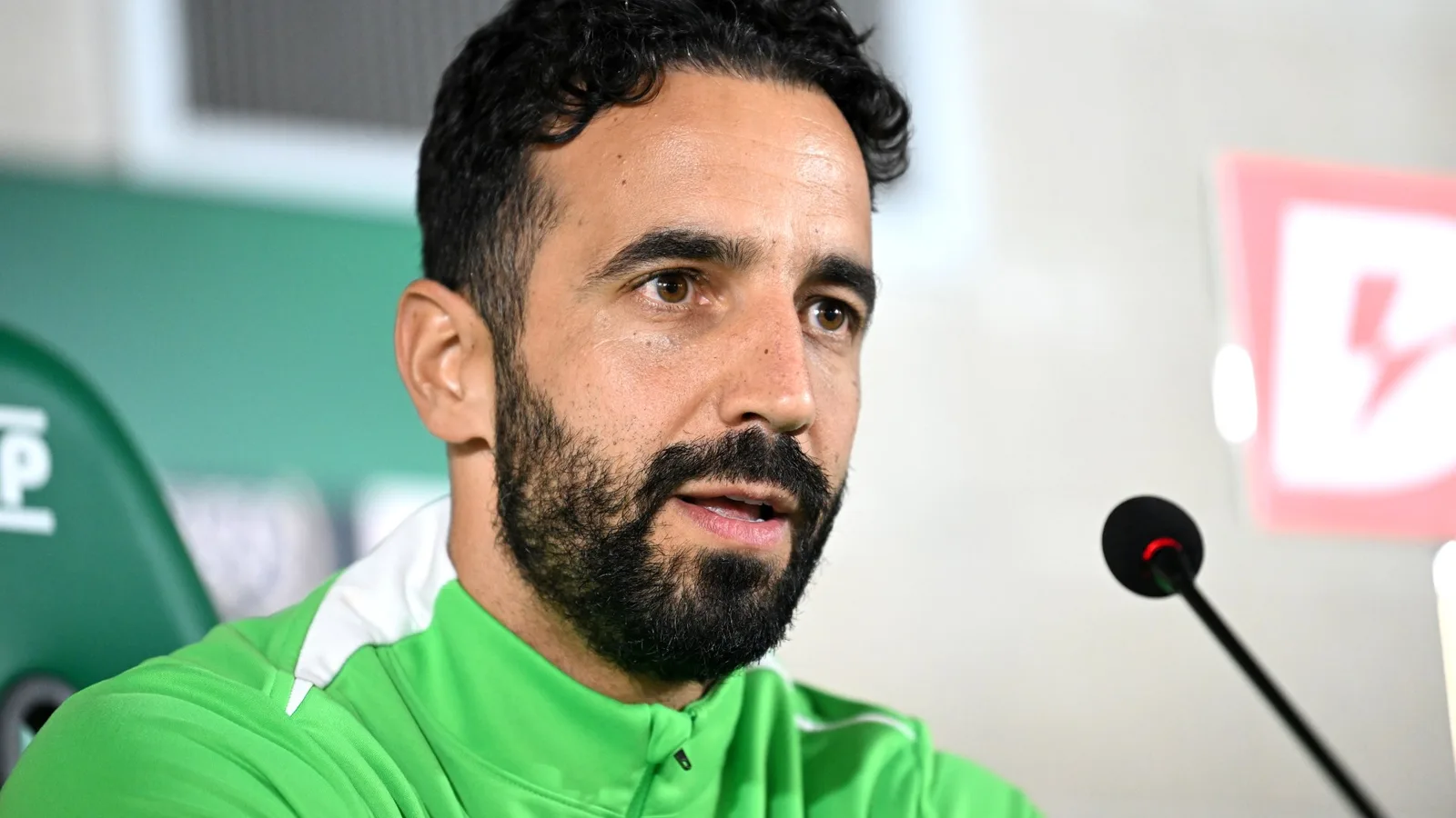 Man Utd paie près d’un million de livres sterling pour obtenir Ruben Amorim plus tôt – et il gérera encore trois matchs supplémentaires avec le Sporting