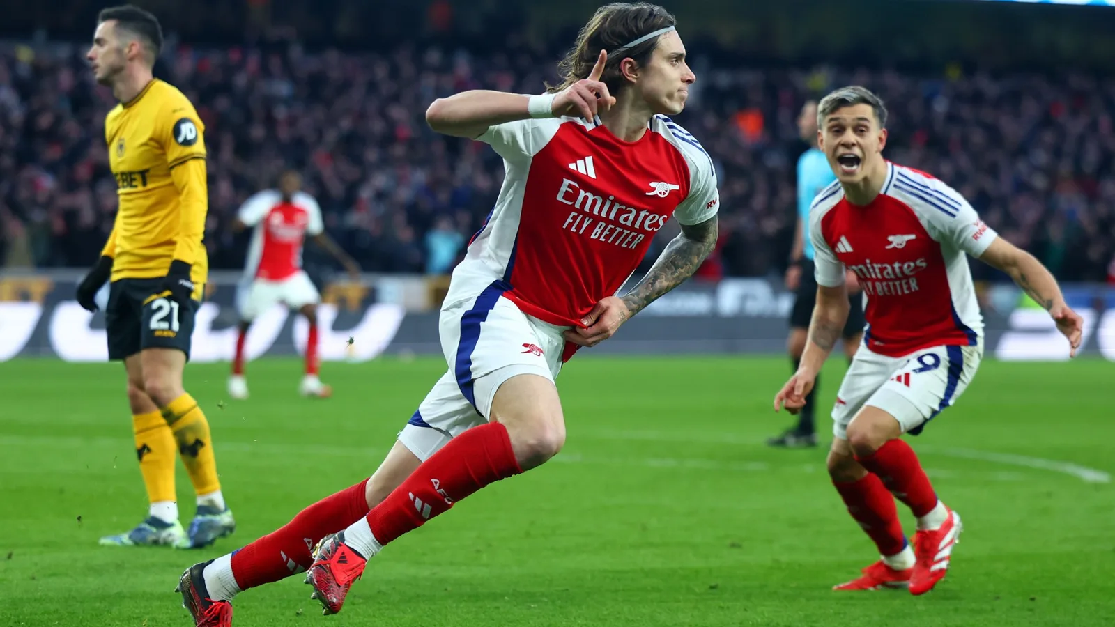 Wolves 0 Arsenal 1: Riccardo Calafiori garantit une énorme victoire pour les artilleurs après un carton rouge Lewis-Skelly extrêmement controversé