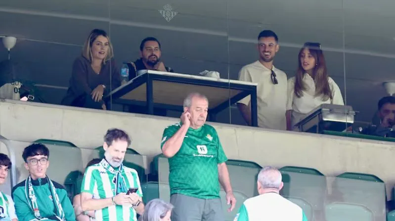 La star du Real Madrid alimente les rumeurs de transfert après avoir été repérée au Real Betis-Celta Vigo